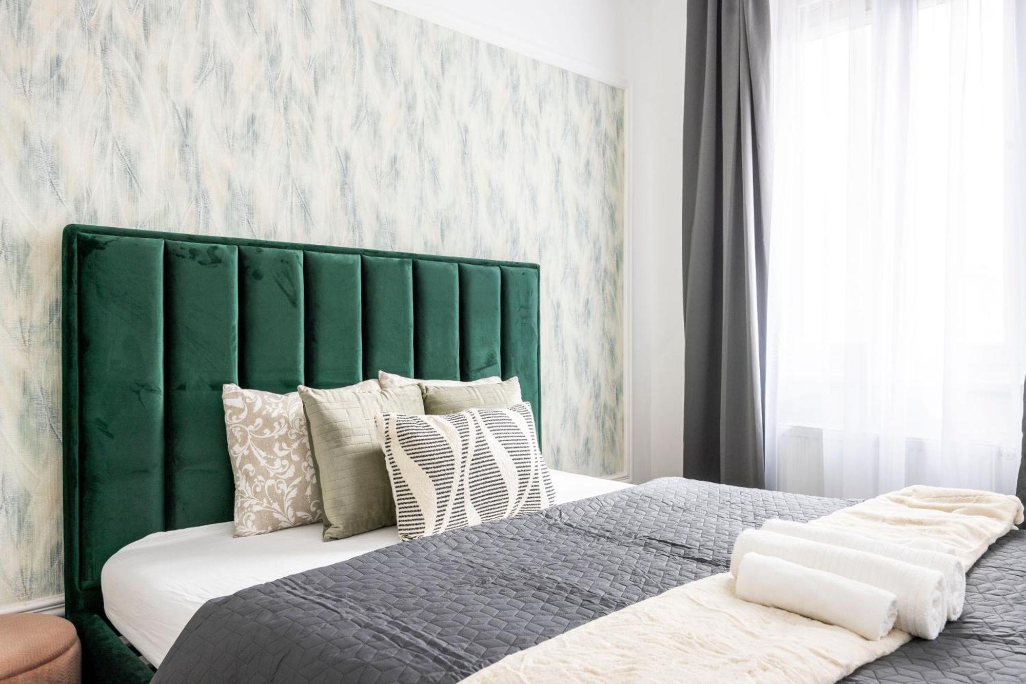 Apartament Luxy Spacious & Cozy With Balcony *