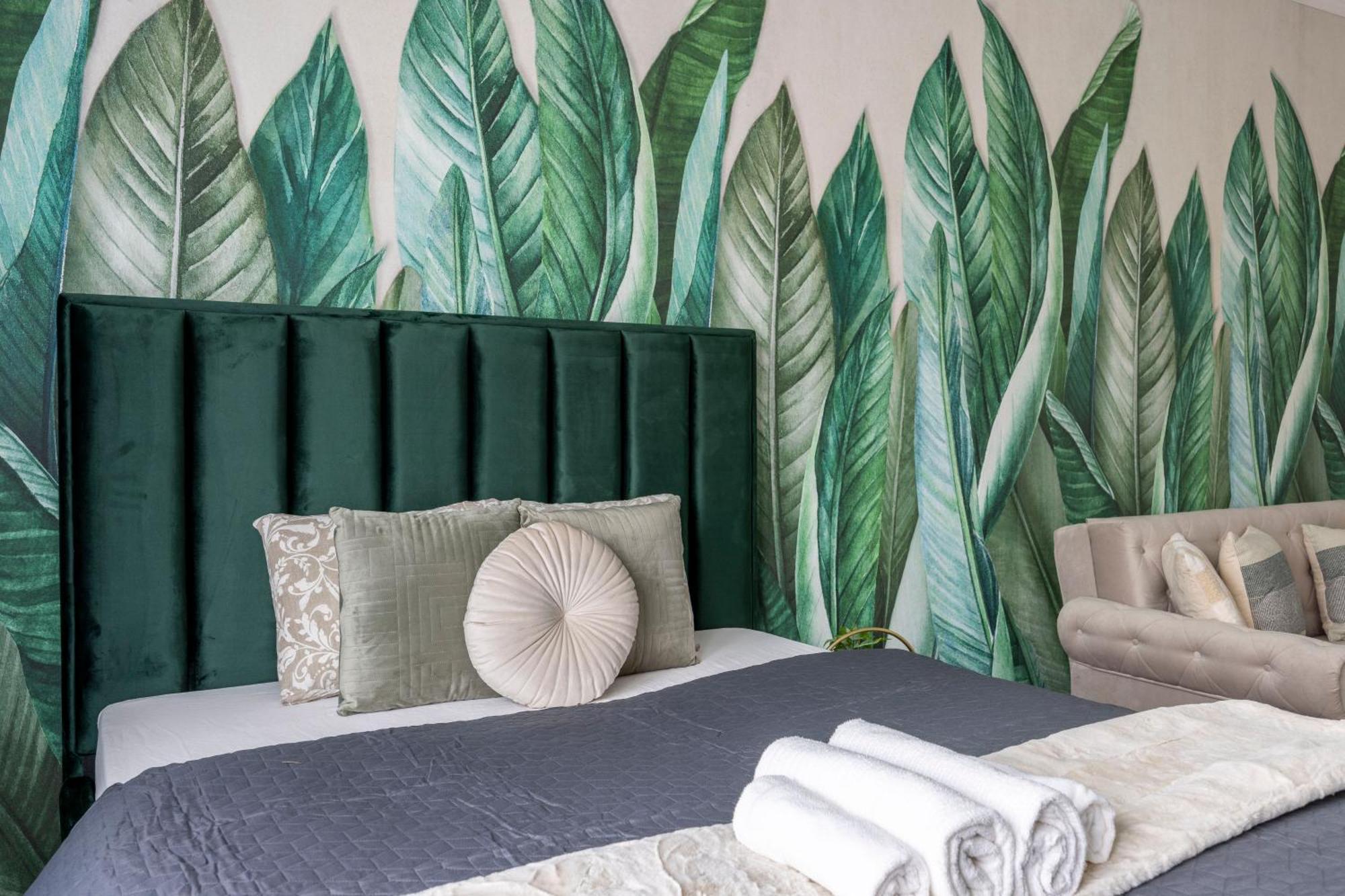 Luxy Spacious & Cozy With Balcony Apartament