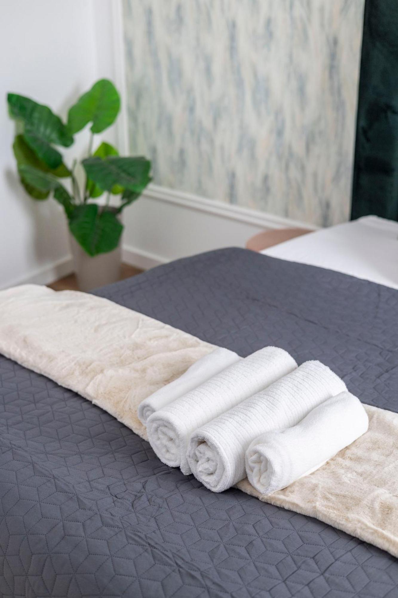 Apartament Luxy Spacious & Cozy With Balcony